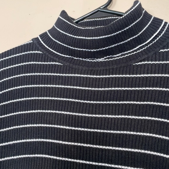 Appleseed’s Ribbed Turtleneck - Picture 2 of 3